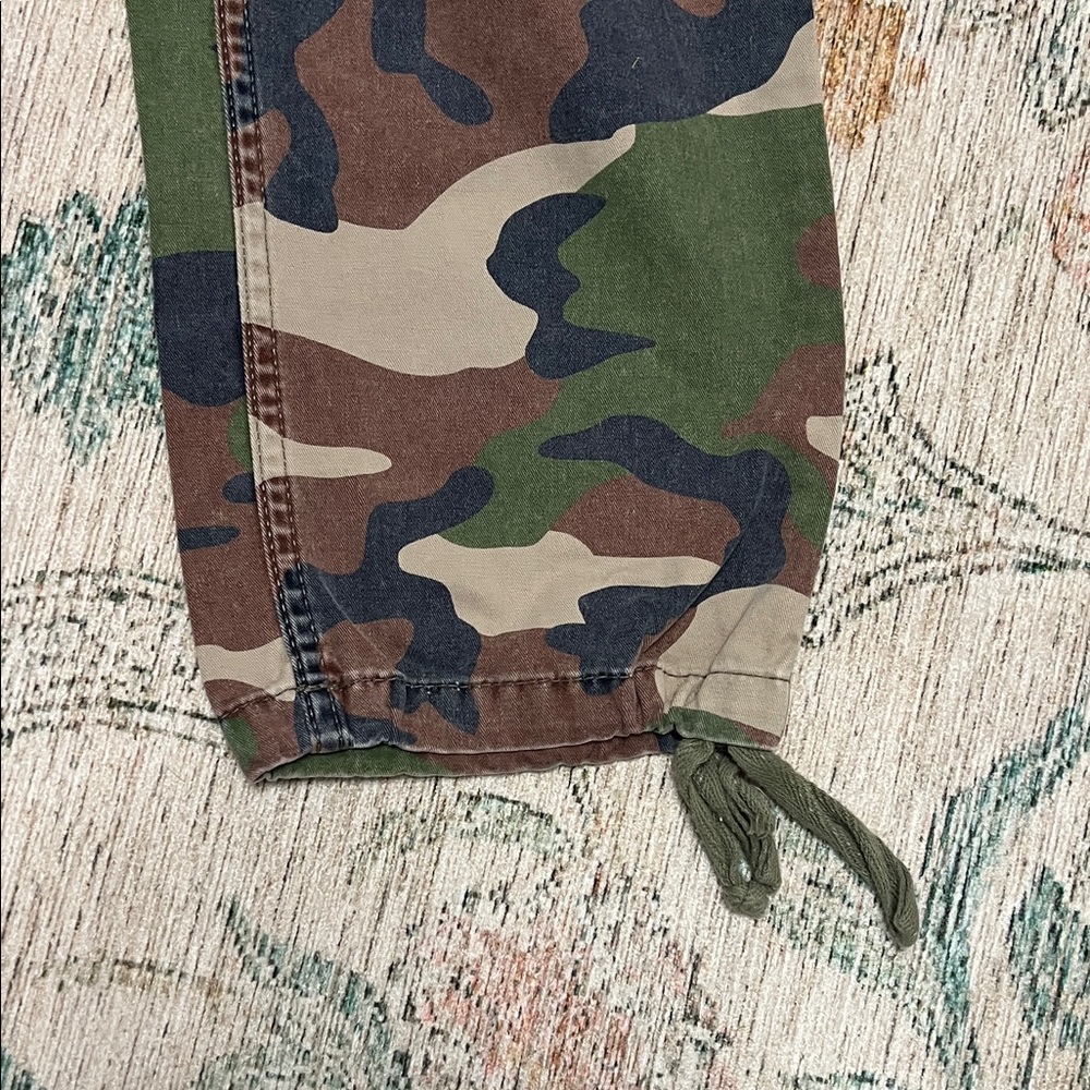Urban Outfitters Camouflage Cargo Joggers - Picture 5 of 6